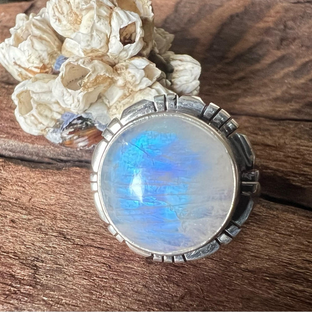 Artisan NWT Bali Ring Moonstone Sterling Silver Round Large Blue White Large